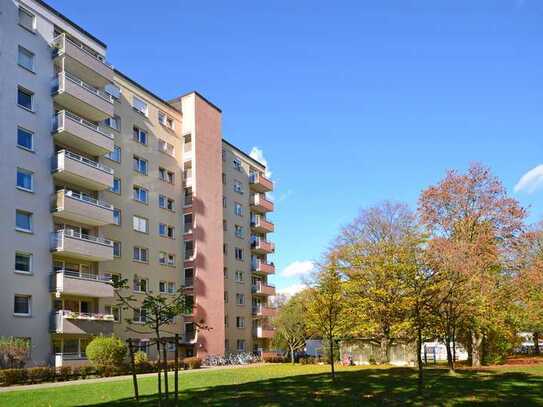 Attraktive 3-Zimmer-Etagenwohnung mit zwei Balkonen und TG-Stellplatz am Forstenrieder Park!