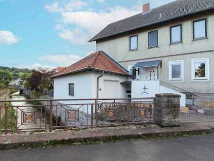 Für Ihre große Familie: Renovierungsbedürftiges Einfamilienhaus in zentraler Ortslage von Schmalnau