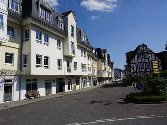Helle Wohnung mit Einbauküche und Wintergarten