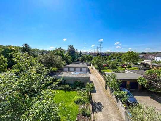 Mit Weitblick in die Zukunft! Modernisierte 3-Zimmerwohnung mit Balkon und Garage