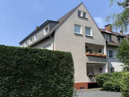 Sonnige 3 Zimmer Dachgeschosswohnung in ruhiger grüner Lage in Porz- Ensen - Neues Bad ! TOP