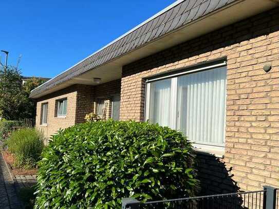 Kaarst:
geräumiger Bungalow in City Nähe, mit schönem Garten und sonniger Terrasse