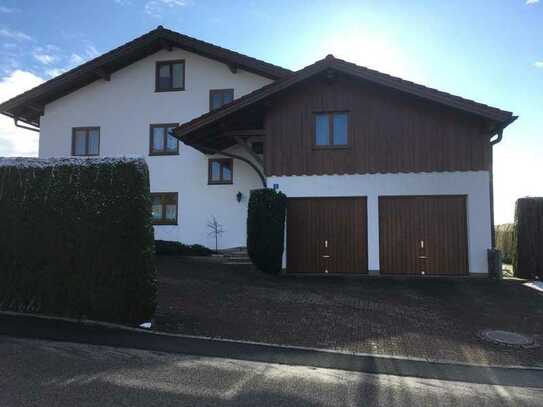 Gepflegte 4-Zimmer-Wohnung mit Balkon in Vogtareuth