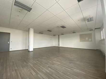 91 m² modernes Büro mit optionaler Lagermöglichkeit in F-Ost zu mieten. Provisionsfrei!