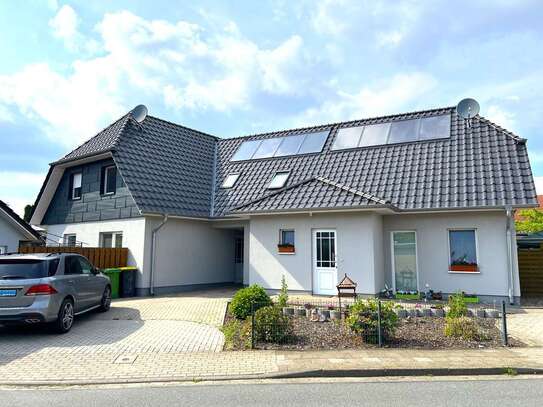 Wildeshausen! Zwei vermietete Einfamilienhäuser mit Carport und Garten in zentrumsnaher Siedlungslag