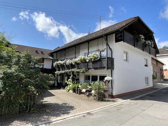 Landhaus-Charme --- 3 Seitenhof mit Wohnhaus, Garagen und Scheune in Buchen-Eberstadt