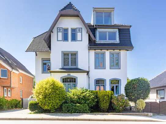 Sanierte Altbauwohnung mit großzügiger Dachterrasse