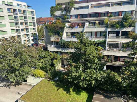 Schwabing-West – komplett renoviertes Apartment mit Balkon zum grünen Innenhof