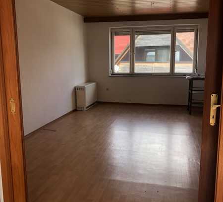 Schöne 3-Zimmer-Wohnung mit Einbauküche, Balkon und Garten in Kirchheim am Ries