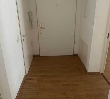 Helle schöne Wohnung mit Terasse