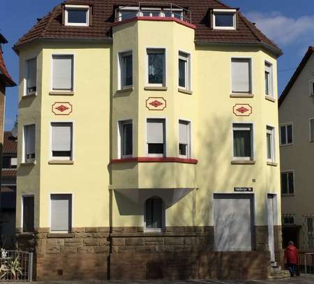 sonnige 3-Zimmer-Dachgeschosswohnung mit Balkon in 4-Familien Haus im Herzen Feuerbachs