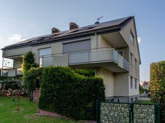 Schöne Wohnung mit zwei Zimmern und Balkon mit Aussicht ins Grüne