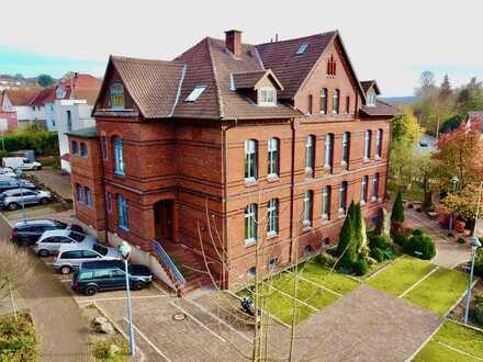 Arbeiten in historischer Brakeler Schule!
136 m² Büroflächen im charmanten Altbau