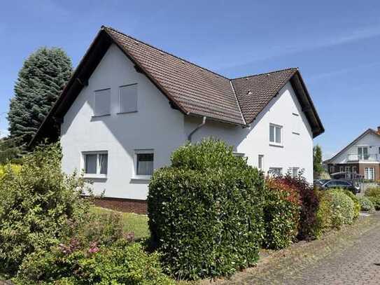 Schönes Einfamilienhaus mit traumhaften Garten und großer Ausbaureserve im DG