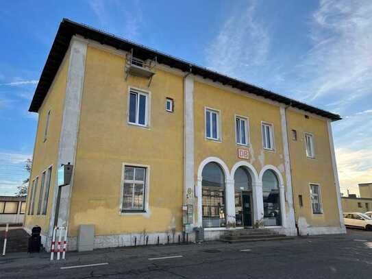 Bahnhofsgebäude mit hohem Entwicklungspotential in Neustadt an der Donau