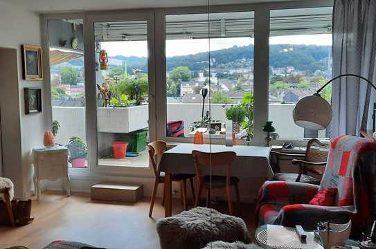 Attraktive 2,5-Zimmer-Terrassenwohnung mit geh. Innenausstattung mit Balkon und EBK in Wuppertal