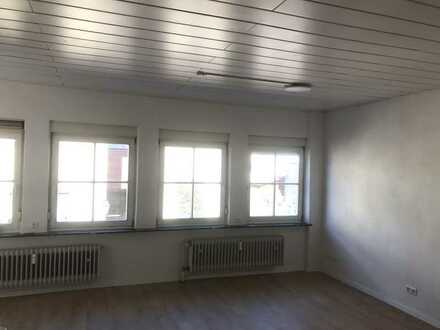 Erstbezug nach Sanierung mit Einbauküche und Balkon: attraktive 4,5-Zimmer-Wohnung in Freudenberg