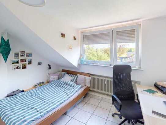 Aachen Beverau: 2-Zi.-Whg. - offene EBK im DG mit tollem Ausblick und guter Lage zu vermieten!