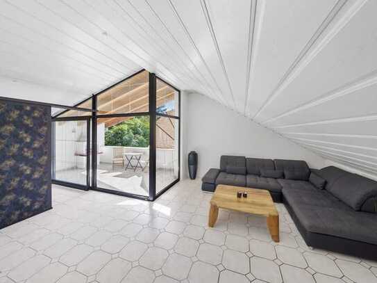 Provisionsfrei – Lichtdurchflutete Dachgeschosswohnung mit kluger Raumaufteilung und Sauna