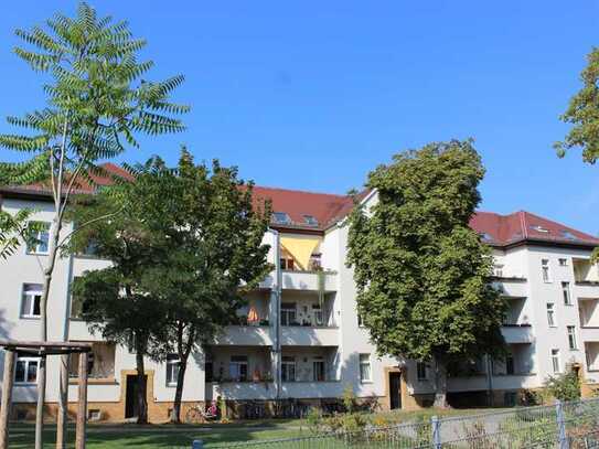 Einziehen und Wohlfühlen! ! Familienfreundliche Umgebung! Großer Balkon & Wannenbad