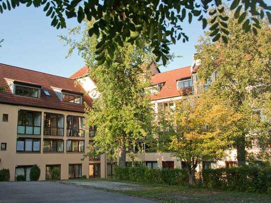 Sehr schönes, großes Studenten- Galerieappartement mit Wintergarten