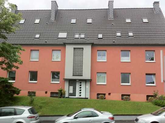 Sonnenhelle 4,5-Raum-Dachgeschosswohnung mit fabrikneuer EBK in Bochum Wiemelhausen