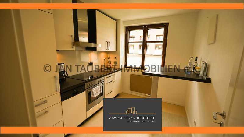 **ZENTRALES WOHNEN IM ALSTERTAL** topp modernisierte 2-Zimmer-Wohnung mit Balkon + TG