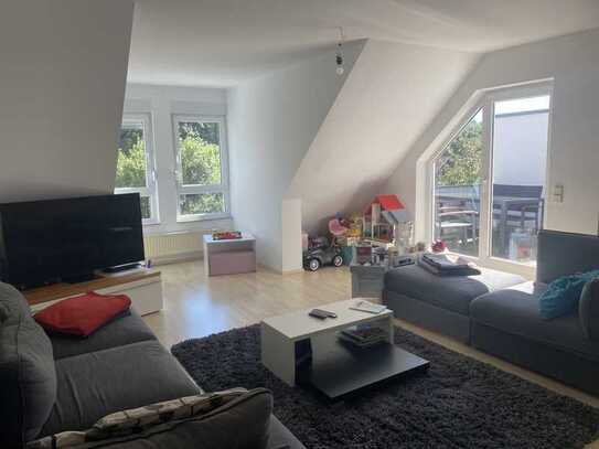 Helle 2,5 Zimmer Maisonette-Wohnung mit großem Bad, EBK und Garage mit E-Ladestation in Groß-Umstadt