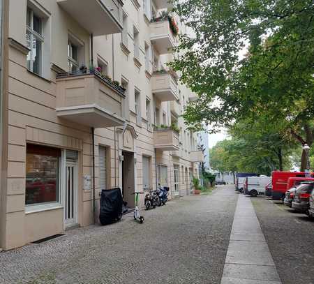 Vollmöbilierte 2-Zimmer-Altbauwohnung an der Spree in Charlottenburg