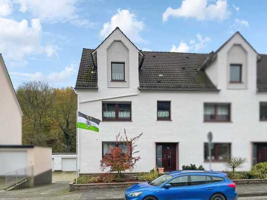 Großes Wohnpotenzial mit Ausblick ins Grüne - Reihenendhaus in Beverungen