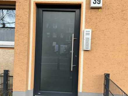 Komplett renovierte Etagenwohnung (32 OG) mit Balkon