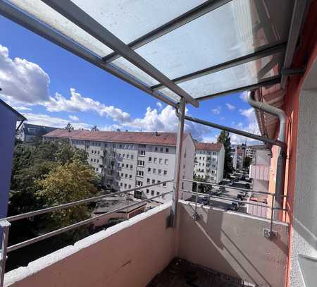 Geschmackvolle 3-Zimmer-Wohnung mit Balkon in München Milbertshofen