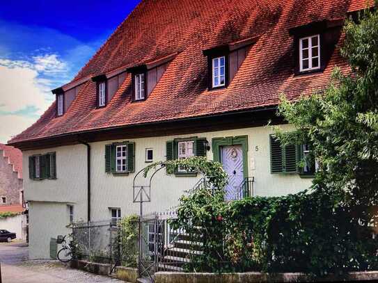 Exquisites Liebhaberobjekt: 2-Zimmerwohnung an historischer Stelle