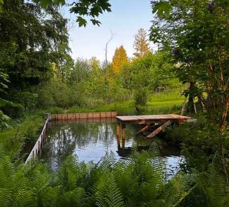 Vermietete Doppelhaushälfte mit weitläufigem Garten samt Fischteich