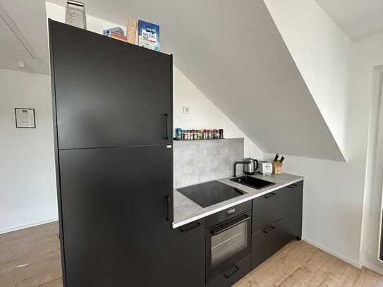 2-Zimmer-Whg mit Balkon und EBK! Kein Plus? Telefonnummer bei den Fotos zu finden