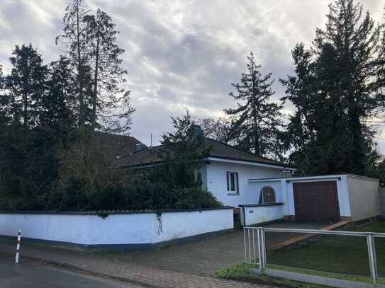 Wunderschönes Einfamiliehaus mit großem Grundstück und Garage