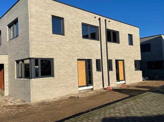 4-Zimmer-Neubau-Doppelhaushälfte in Dingden zu vermieten