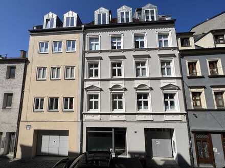 Elegantes Wohnen zentral: Sanierte 3-Zimmer-Altbauwohnung mit Aufzug
