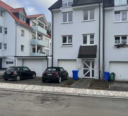 Neuwertiges Reihenendhaus mit 2 Garagen !!!