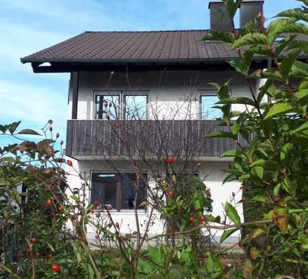 Sonnige Doppelhaushälfte mit Terrasse und Balkon