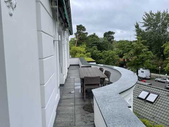 hochwertig sanierte Altbauwohnung in einer Stadtvilla