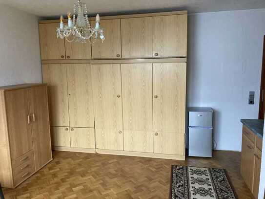 Möbliertes 1-Zimmer-Apartment mit Tageslicht-Bad