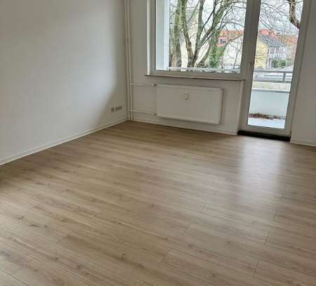 Schöne helle 2 Zimmerwohnung mit Balkon zum 16.01.2025 frei!