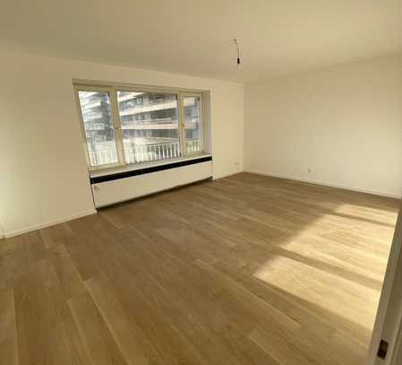 Frisch sanierte 4 Zimmer Wohnung in Rheinnähe in Köln-Bayenthal