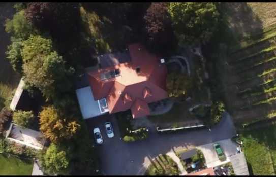 Luxus-Villa in sehr ruhiger Lage mit großem Garten und Teich