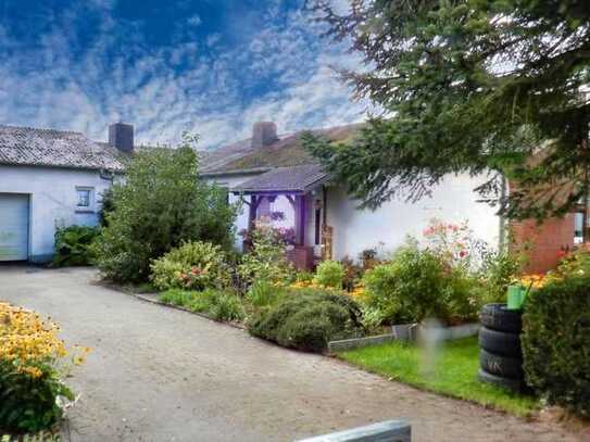 Paradies für Gartenliebhaber! 
Ein Bungalow mit großen Garten