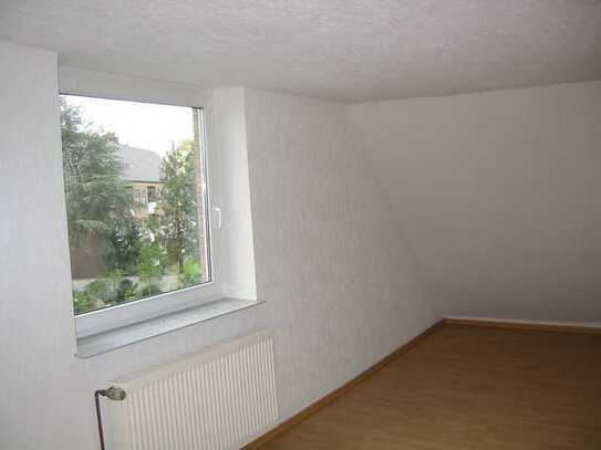 Zentrum - helle 2,5 Zimmer KDB Dachgeschoßwohnung