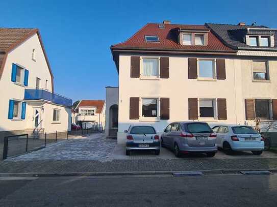 Schöne 2-Zi.-EG-Wohnung mit toller Einbauküche und Balkon in Sandhausen