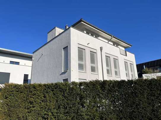 Exklusive Maisonette-Wohnung mit Garten in Refrath! Wie neu!