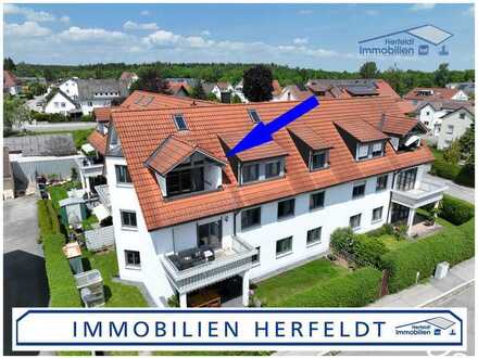 Komplett renovierte Wohnanlage: Moderne 3-ZKB-ETW mit Südbalkon, großem Dachstudio und TG-Stellplatz
